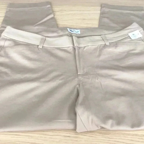 🆕Old Navy Cropped Stretchy Khaki Pants 16  🆕 - Picture 4 of 8